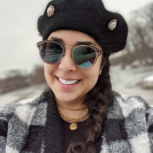 Meet your Posher, Rebecca - Picture 1 of 1